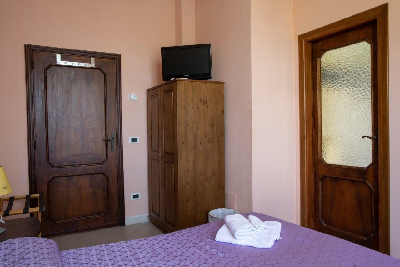 Hostal Borgo Nuovo San Martino Ambra Exterior foto