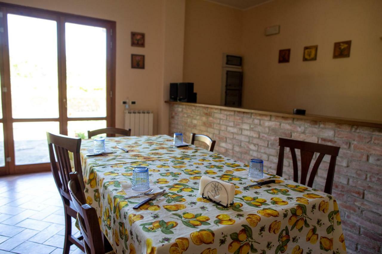Hostal Borgo Nuovo San Martino Ambra Exterior foto